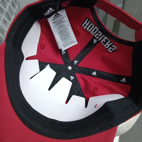 adidas Adults Red Cap with Letter I Indiana Hoosiers - Picture 6 of 6